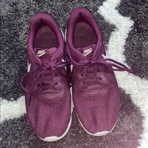 Nike Sneakers (maroon)